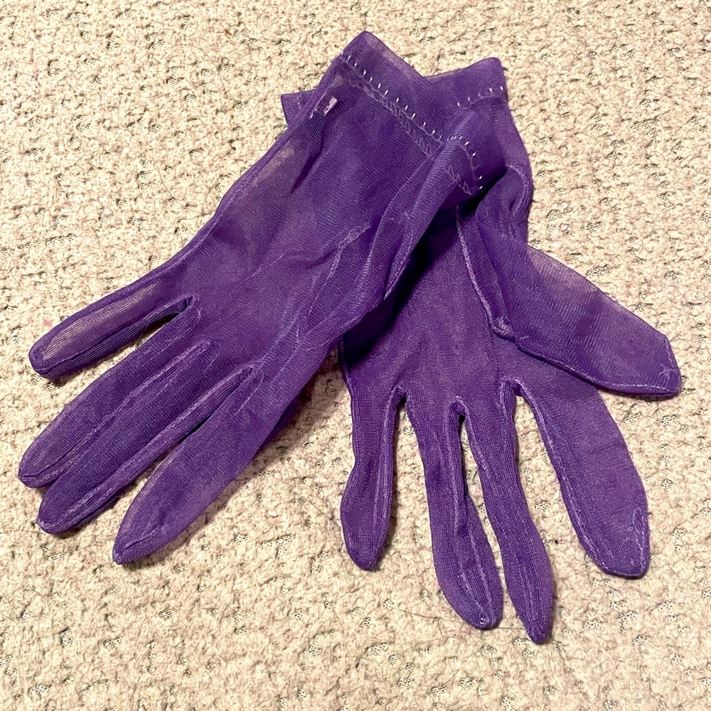 **SOLD**Vintage Finale Sheer Purple 100% Nylon Short Gloves*NWOT*